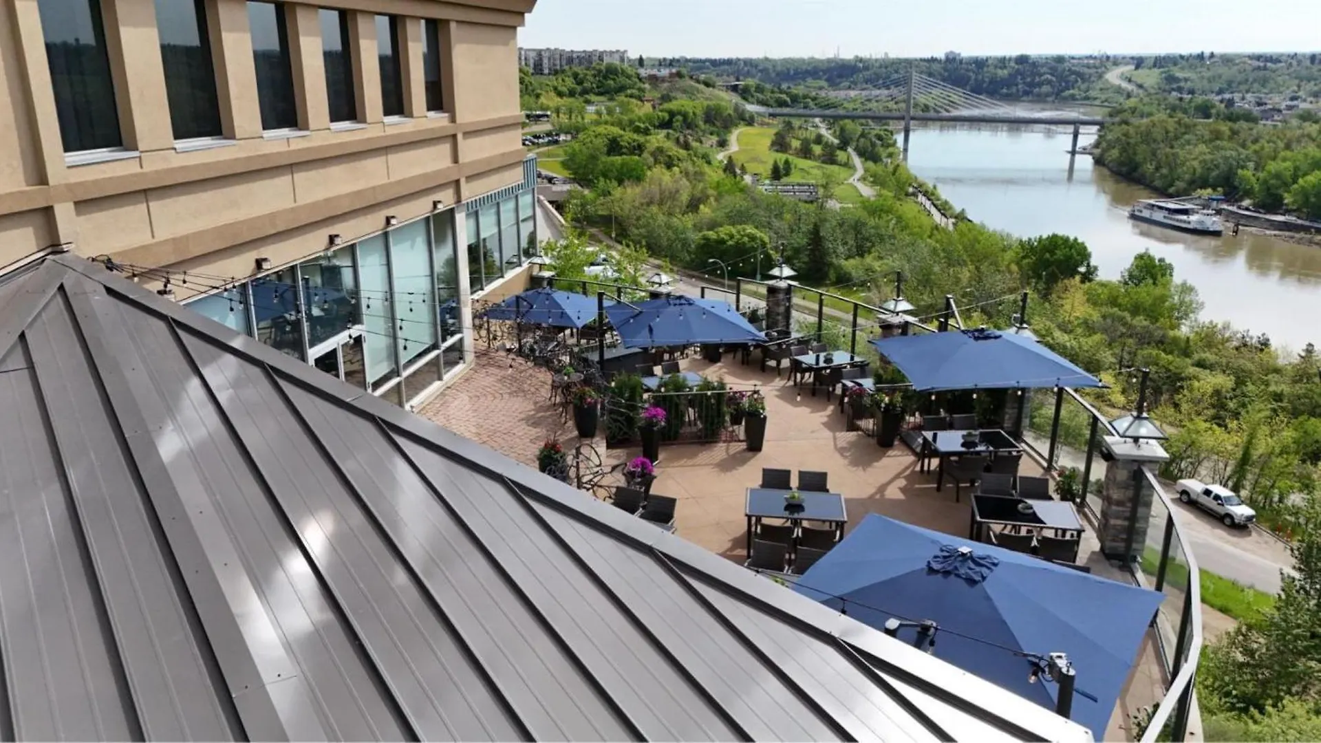 Courtyard By Marriott Edmonton Downtown Hotel