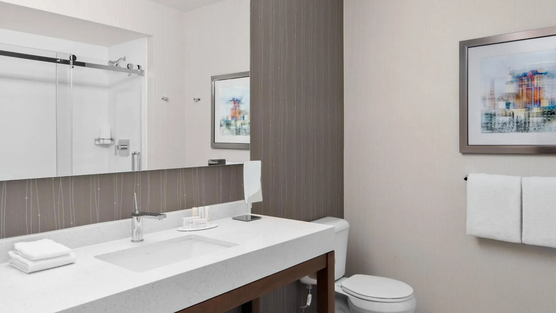 Courtyard By Marriott Edmonton Downtown Hotel