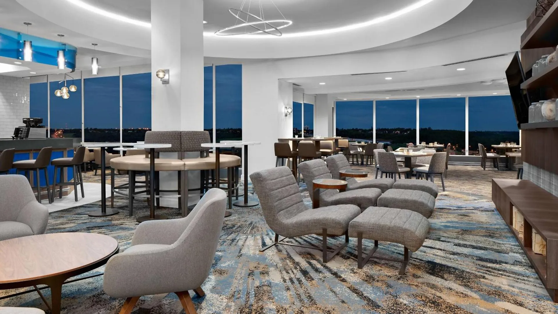 Courtyard By Marriott Edmonton Downtown Hotel