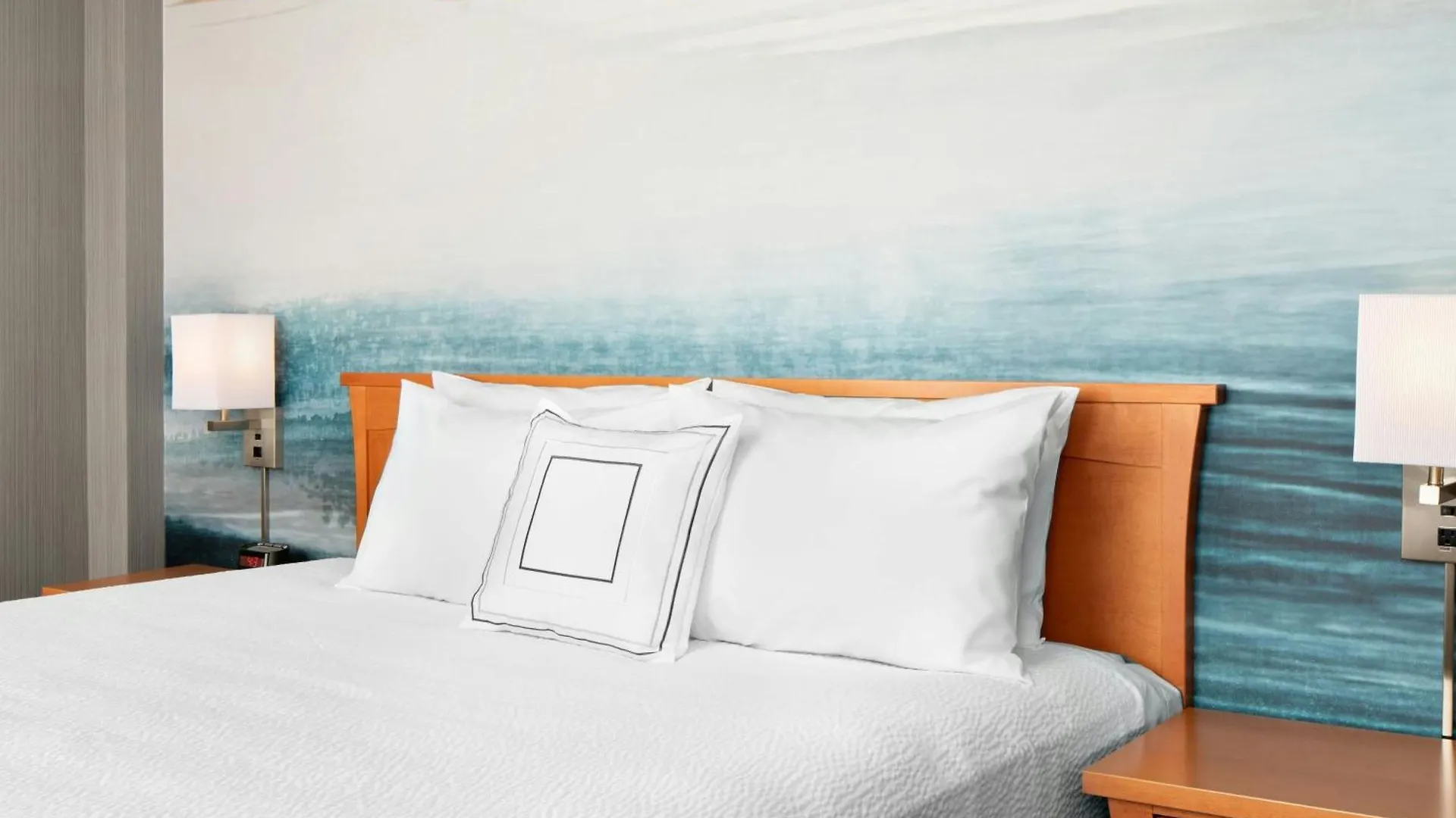 Courtyard By Marriott Edmonton Downtown Hotel