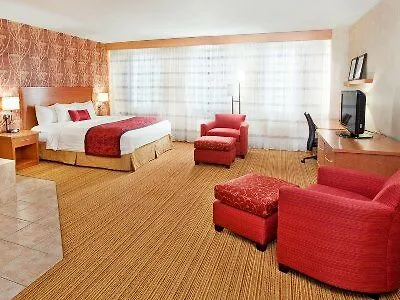 Courtyard By Marriott Edmonton Downtown Hotel